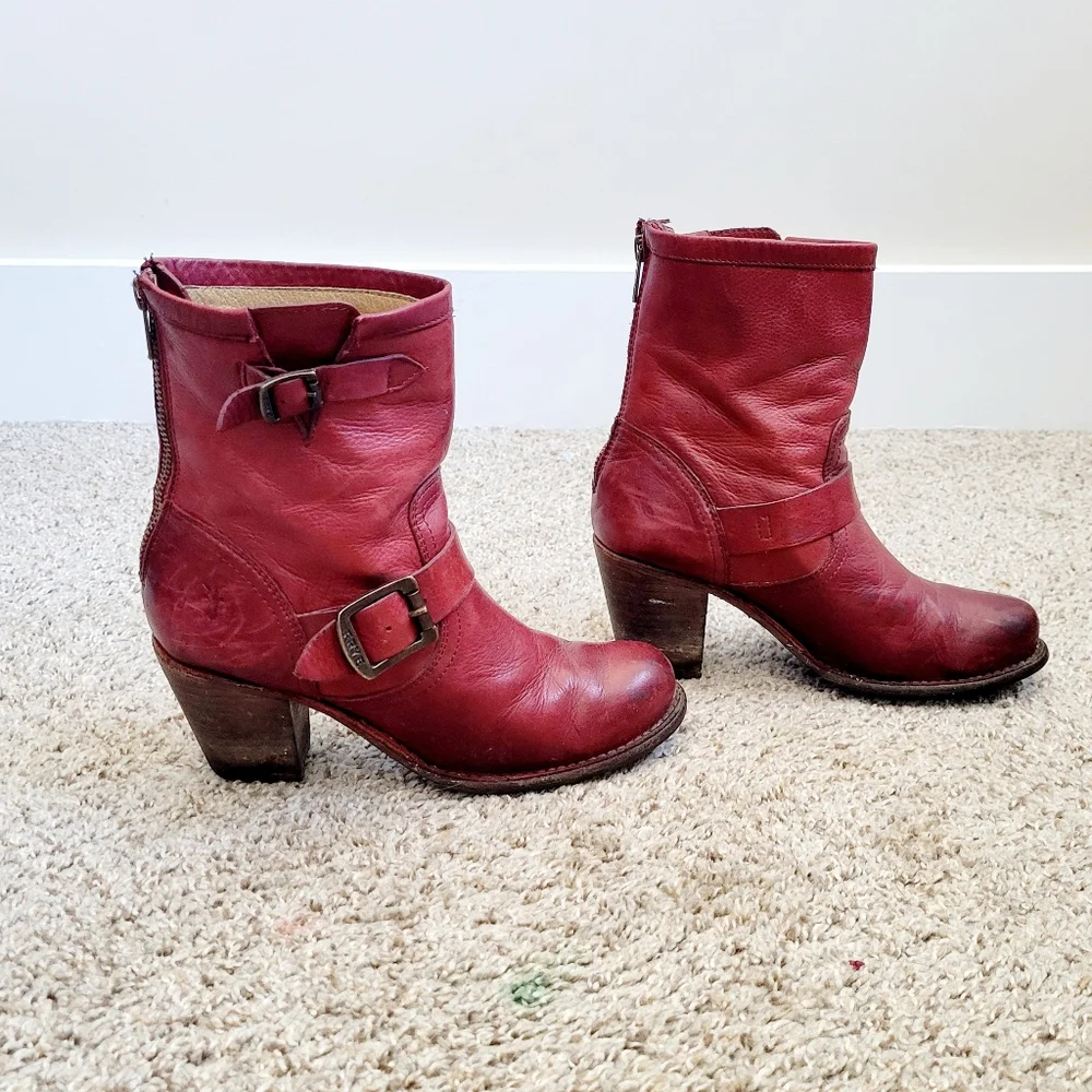Frye Women's Karla Engineer Short Boot in Burnt Red Old Town - Picture 4 of 9